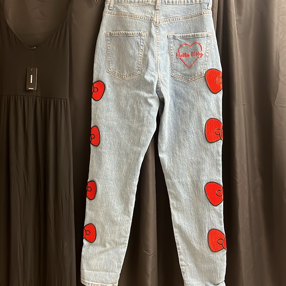 Red Bow Hello Kitty Embellished Women's Jeans
New with tags - Picture 4 of 6